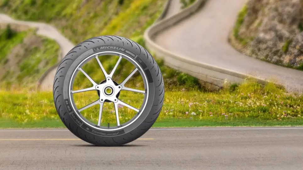 Neumático Michelin Pilot Road 4 en carretera